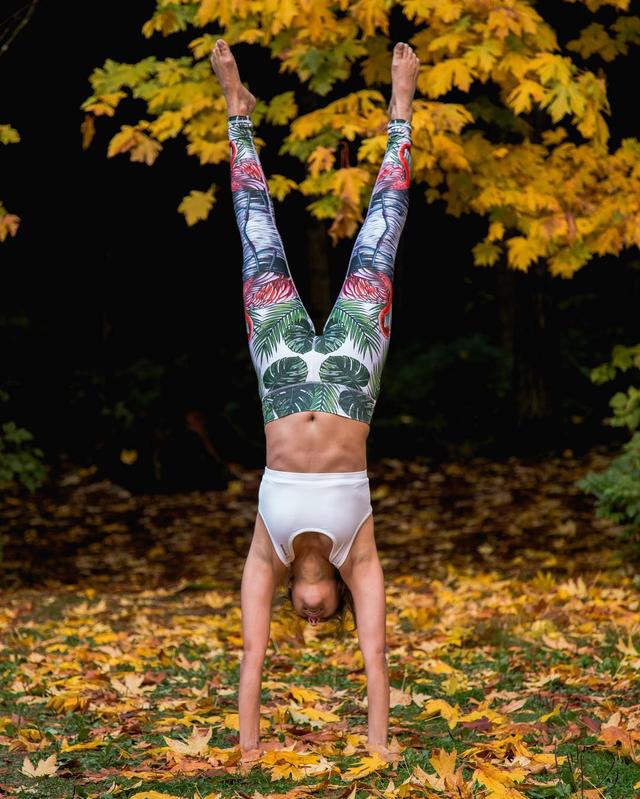 解锁空中瑜伽张蓝心好美啊