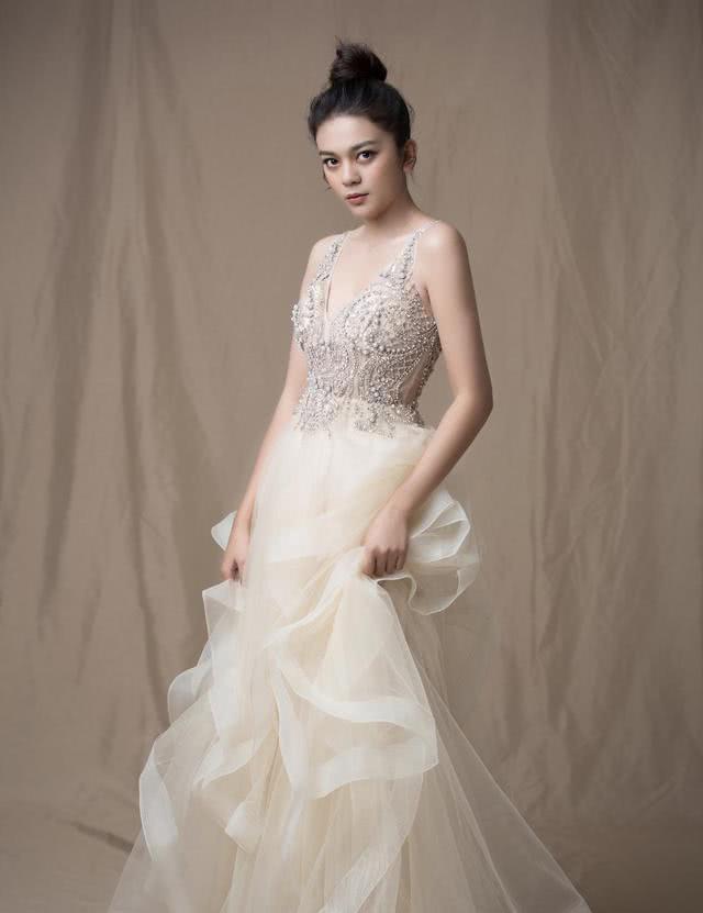 内涵师姐皮肤黑被疑种族歧视,女方发文回应显大度_莉娜