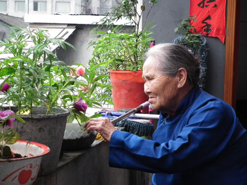 这位生于晚清的女子名叫田龙玉,湖南湘西凤凰人.