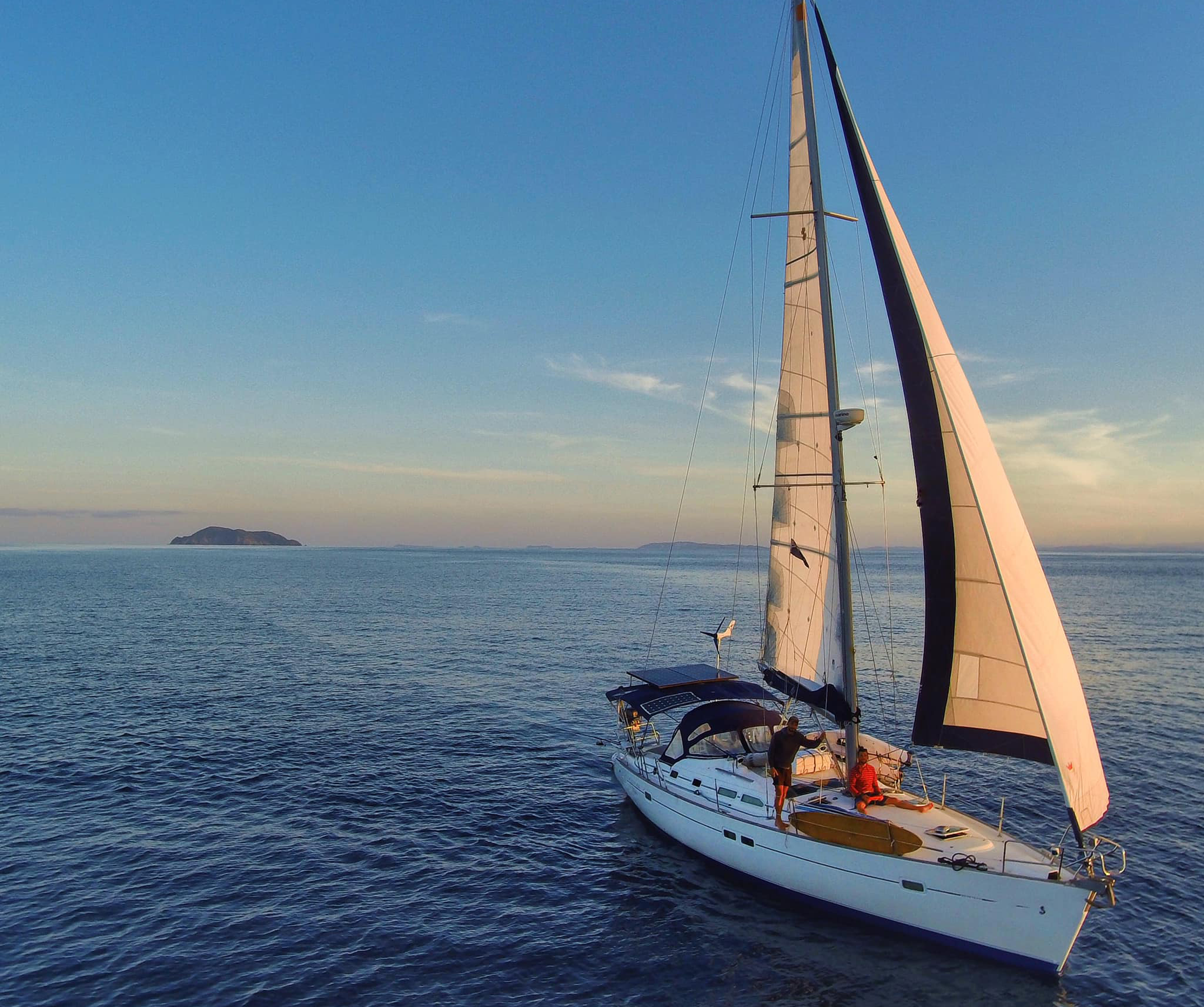 一台防水无人机,一艘船,开程海上之旅!