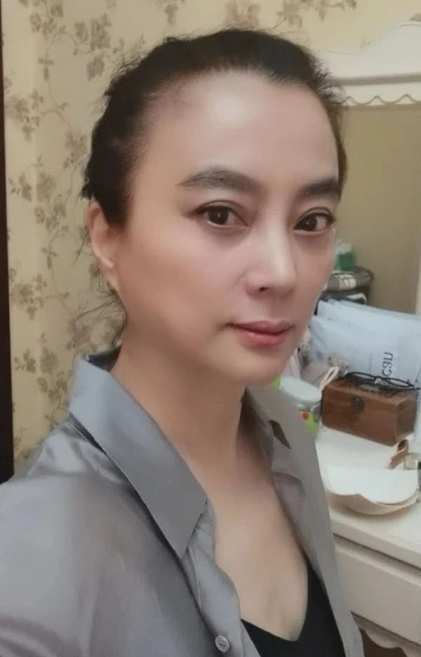 玉兔精近照57岁仍端庄美丽2段失败婚姻与儿子相依为命