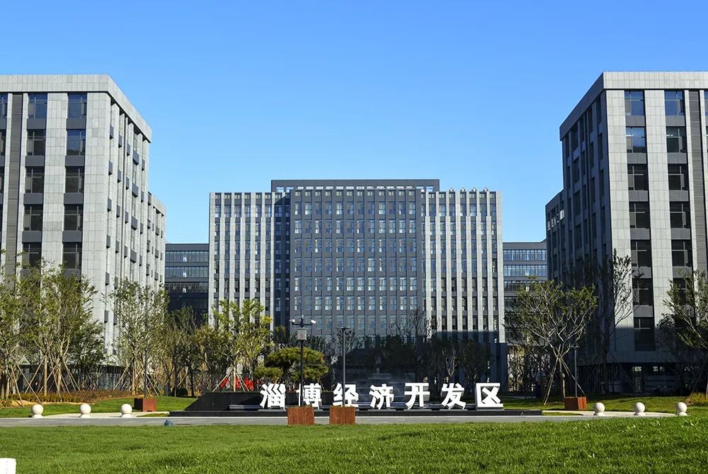 "海月龙宫"的健设为淄博经开区的发展又增添了浓墨重彩的一笔,项目