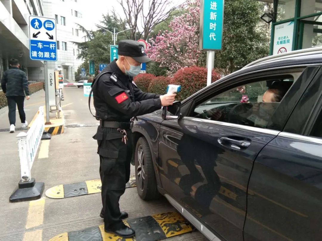 做防疫长城最坚实的一块砖记浙江金盾驻中心医院保安员姜鞭鑫