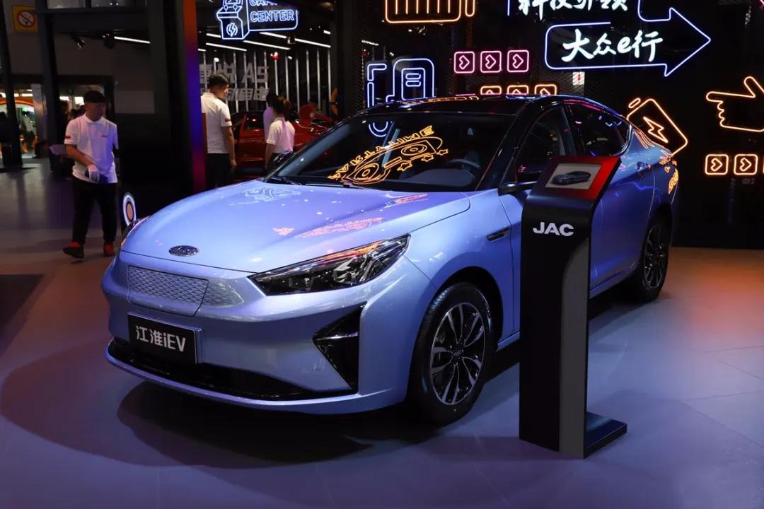 国产"轿跑"纯电动新选择 综合续航530公里"江淮ic5"来袭