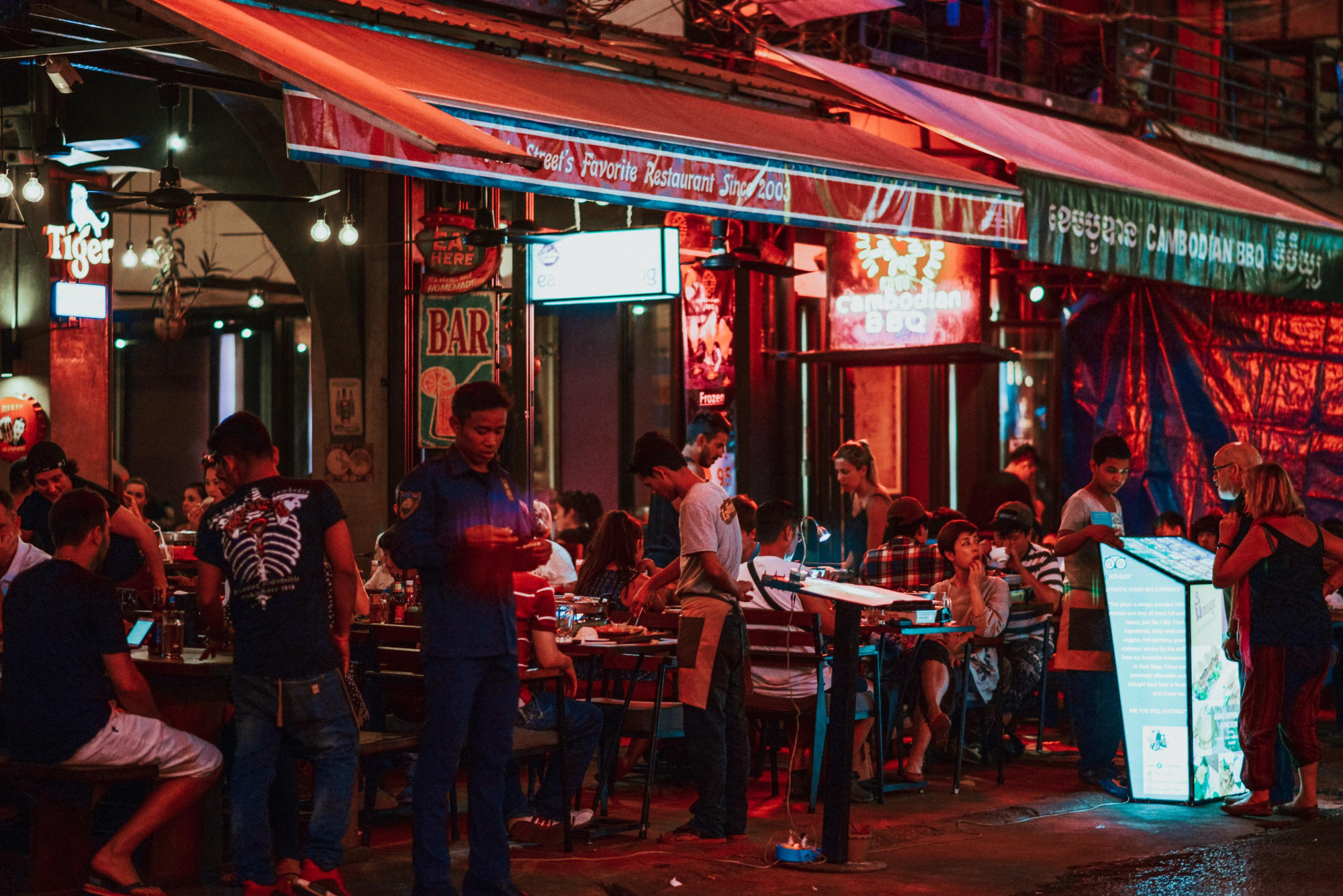 原创因古墓丽影而走红去吴哥窟一定不能错过的暹粒酒吧街