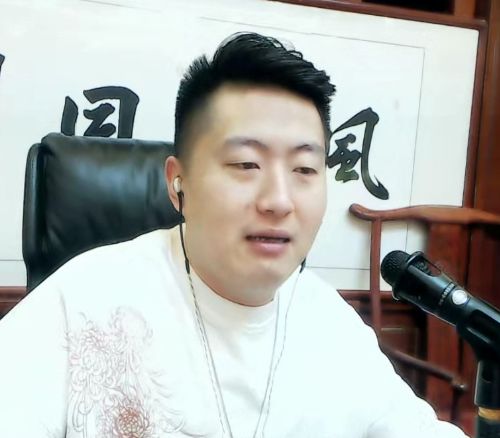 外界传闻称花泪退出yy平台,下掉所有游戏广告不玩了,晚间比奇说花泪这