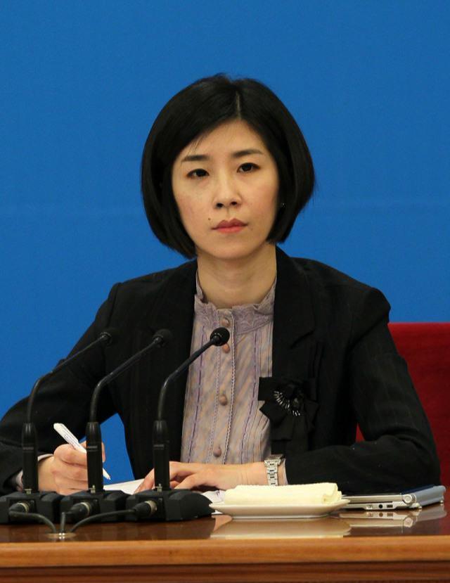 她是中国外交部"翻译担当",沉稳认真,谈吐中展现特别的魅力_张璐