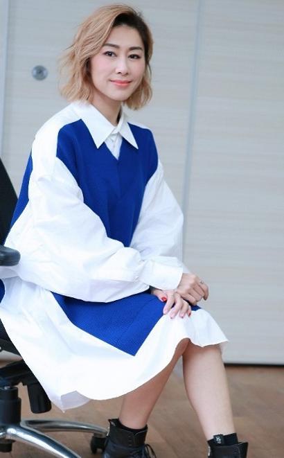 胡定欣晒近照怀抱小婴儿满目温柔尽显母爱被网友催婚催生