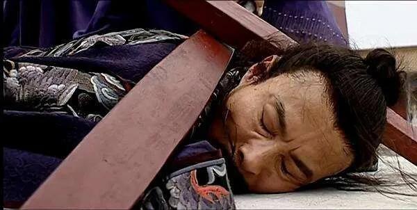 传到民间,发生了讹传,后来传歪了,变成了"推出午门斩首"