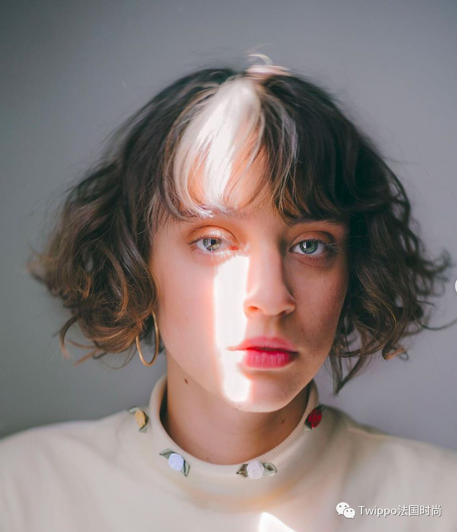 唱<千与千寻>的法国小姐姐火了,可不止长得好看这么简单_pomme