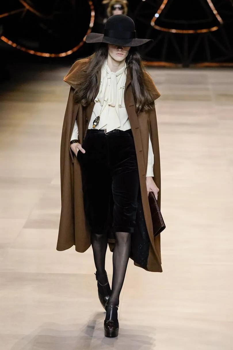 赛琳celine2020秋冬时装秀浪漫的摩登风