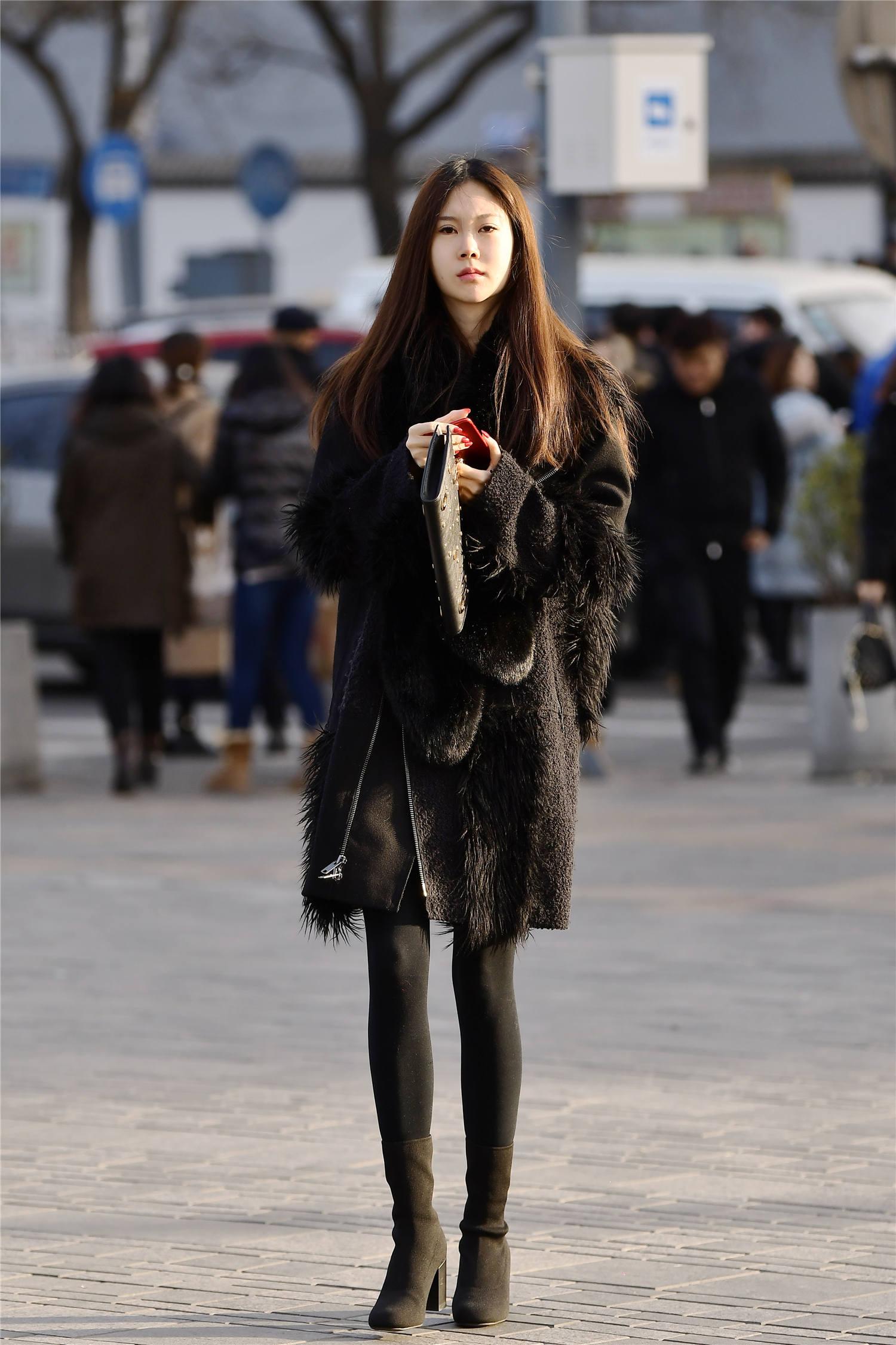 早春时节搭配黑色丝袜会很精致薄厚的款式都有你会怎么搭配