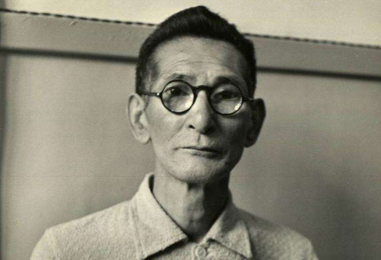 原创他本是二战的甲级战犯之一却靠装疯卖傻躲过审判临死前才承认