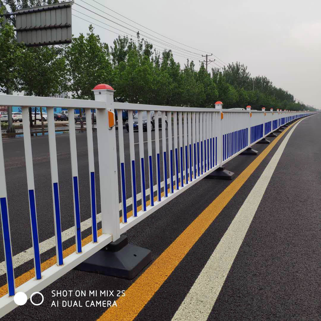 市政道路护栏:守护城市安全的最后一道防线