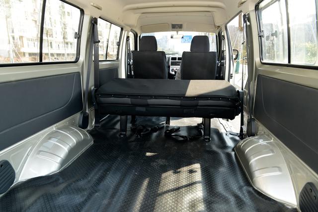 长安之星9根据不同客户的用车需求,分别提供2-7人座椅布局,车内空间