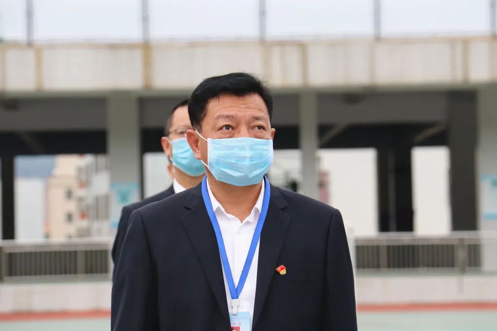 小学部邹丹校长出席仪式学校郑益烽董事出席仪式学校张