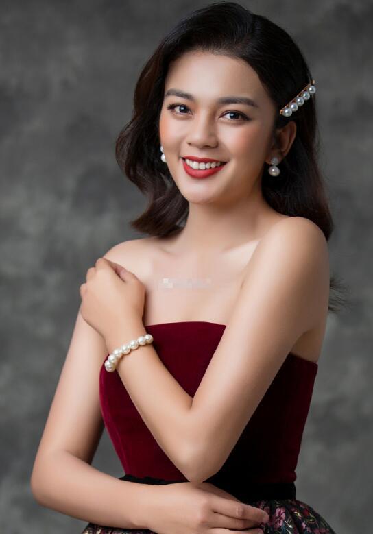 原创肖战曾吐槽谈莉娜演绯闻女孩用词激烈现粉丝要求道歉本人回应很大