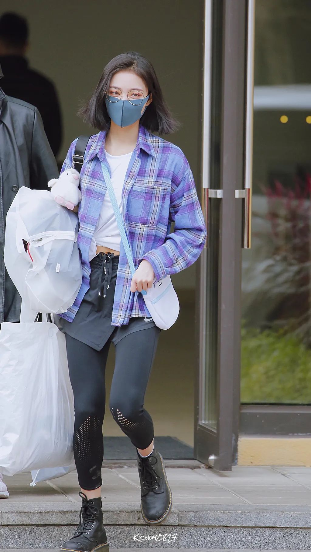 许佳琪登快本刷收视新高pljj在线散发魅力