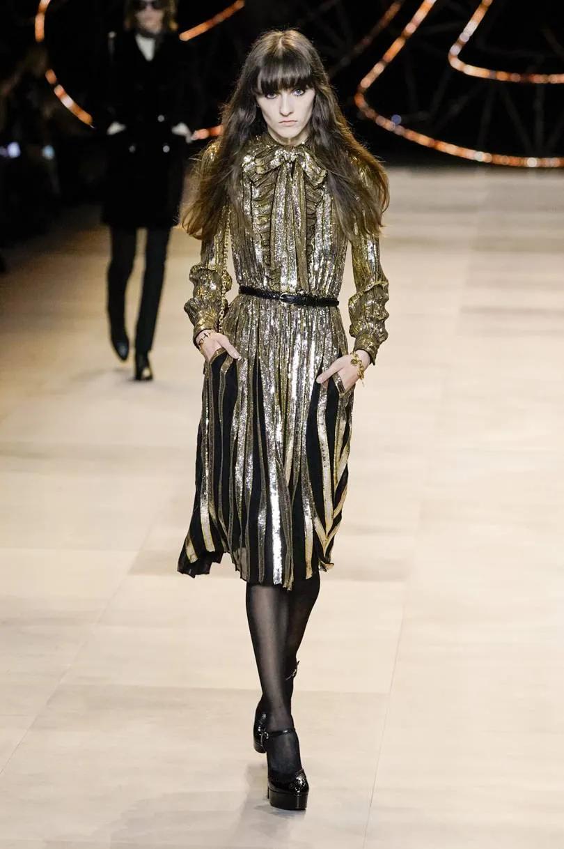 赛琳celine2020秋冬时装秀浪漫的摩登风