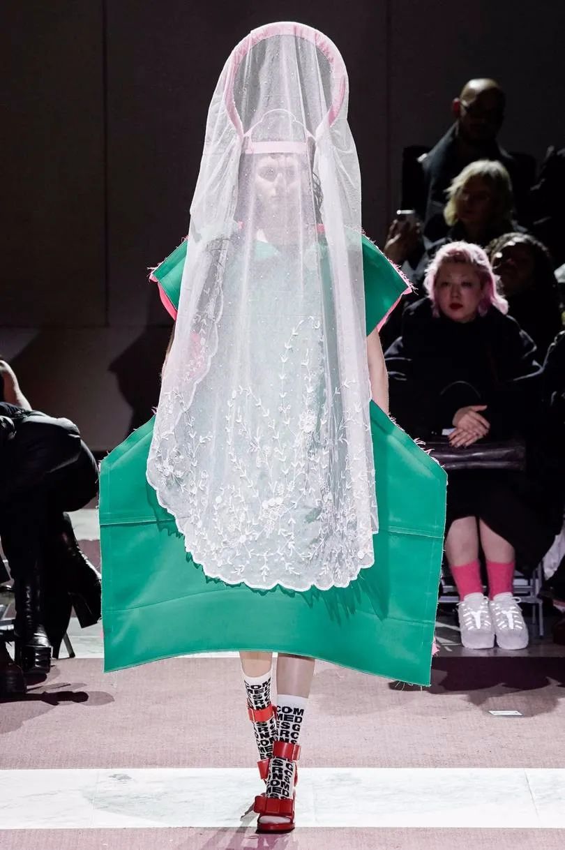 川久保玲的专属语言暗黑又前卫的独特美学风格丨commedesgar04ons