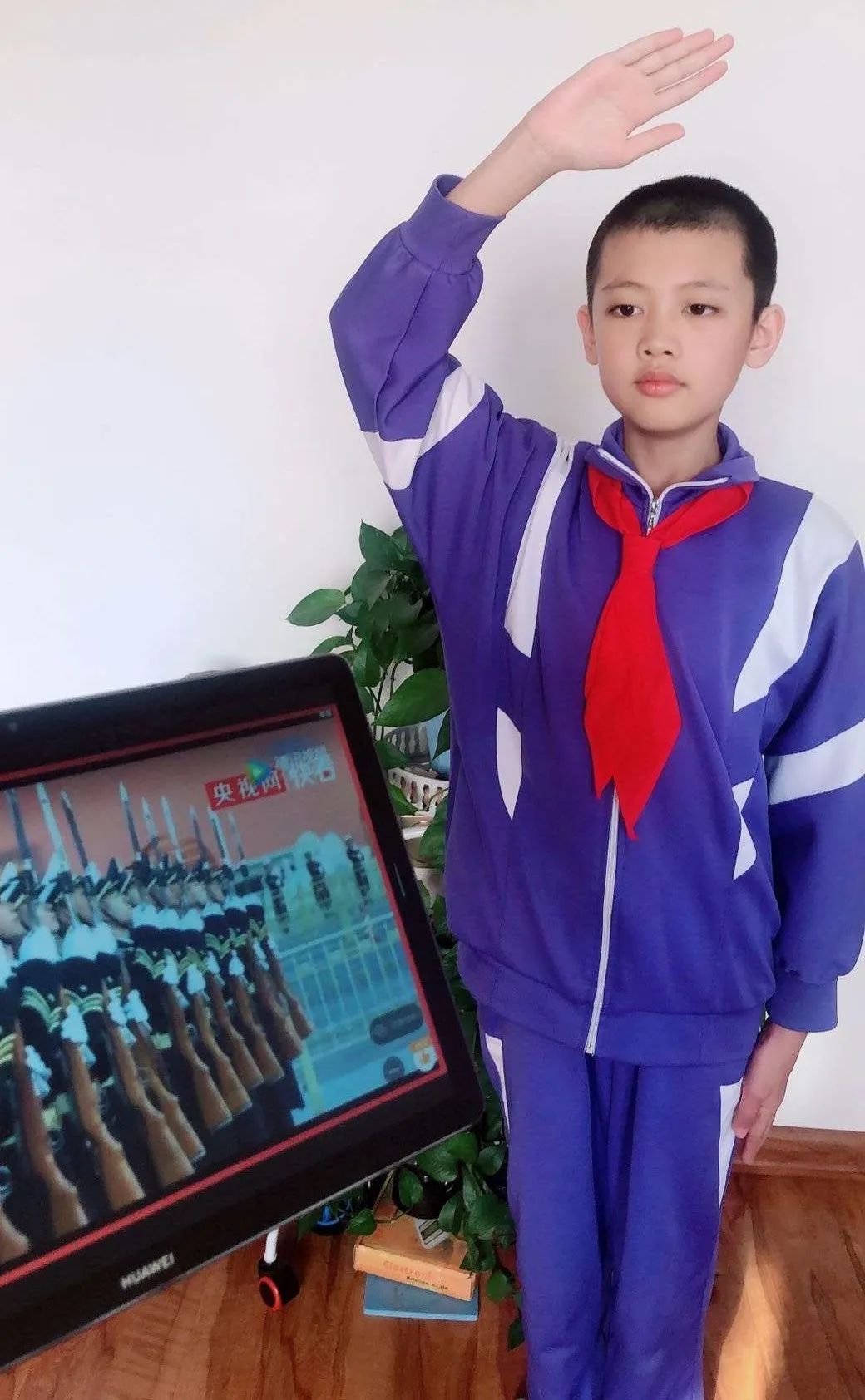 杏林小学举行新学期众志成城抗疫情网络升旗致英雄主题升旗仪式