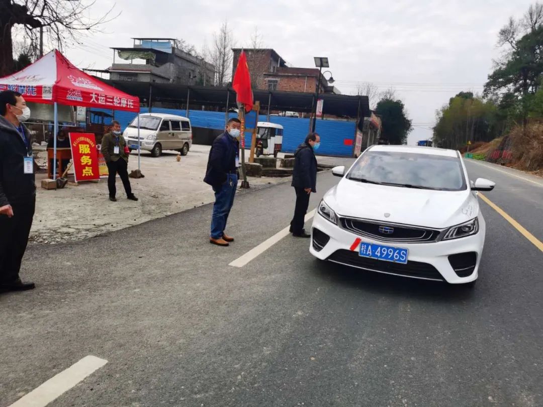 驻村队员"万金油" 战"疫"扶贫两不误_两河镇