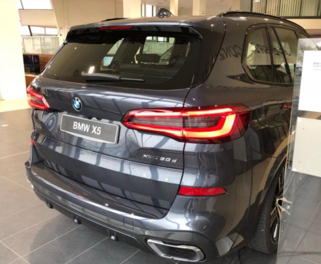 全新柴油版宝马x5到店!3.0t动力 四驱,山脉灰外观比途锐还帅气