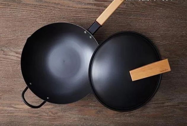这款铁锅轻巧不易生锈驾驭各种中国菜