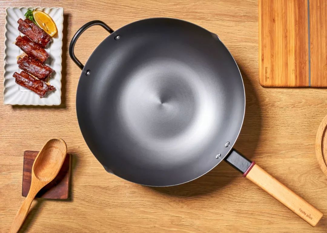 这款铁锅轻巧不易生锈驾驭各种中国菜