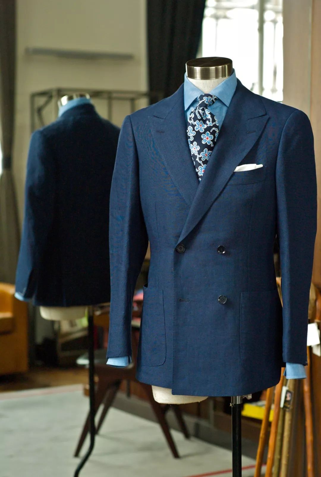 控场西装双排扣适合你