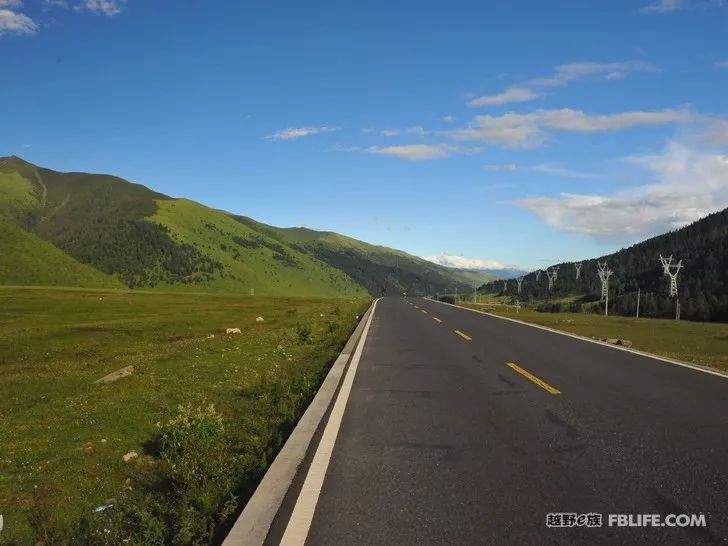 道孚龍燈草原德格途中玉龍拉措新路海雀兒山隧道現在的西藏道路已與七