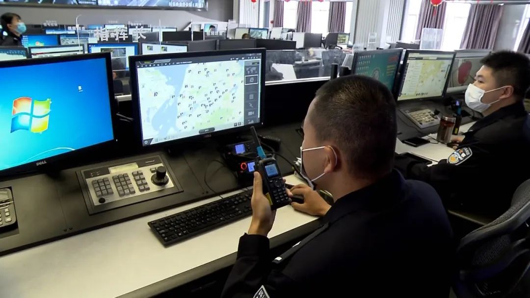 小孩轿车上突发疾病送医遇晚高峰骑警接力开道一路护送