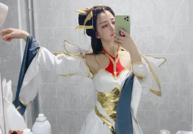 和乔碧萝pk的女主播火了正面挑战腐团儿玩起高难度cos