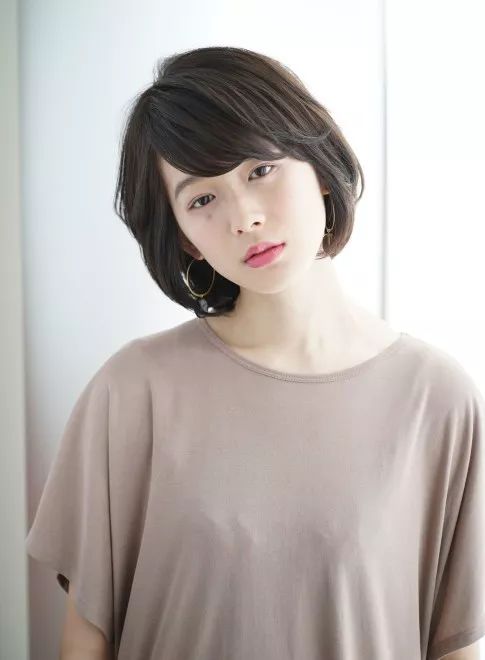 适合20多岁女生的日系短发造型!_发型