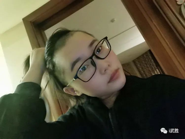 武汉战疫丨武胜援助湖北医疗队队员胡秋香用微笑和爱心点燃患者的希望