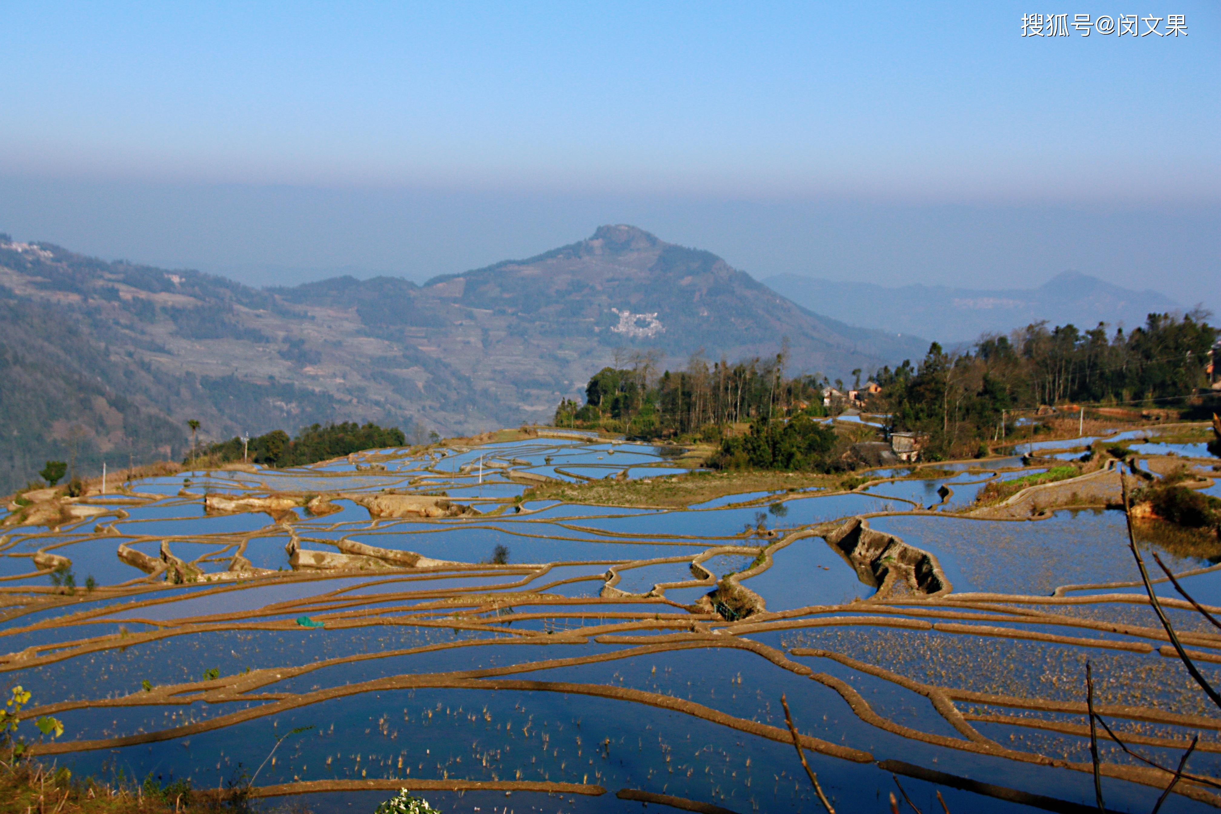 元阳梯田美丽的大地雕刻的山水田园风光画