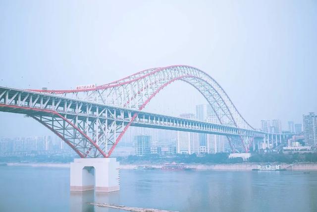 再坚持一下待到春暖花开我们去重庆的街头走走