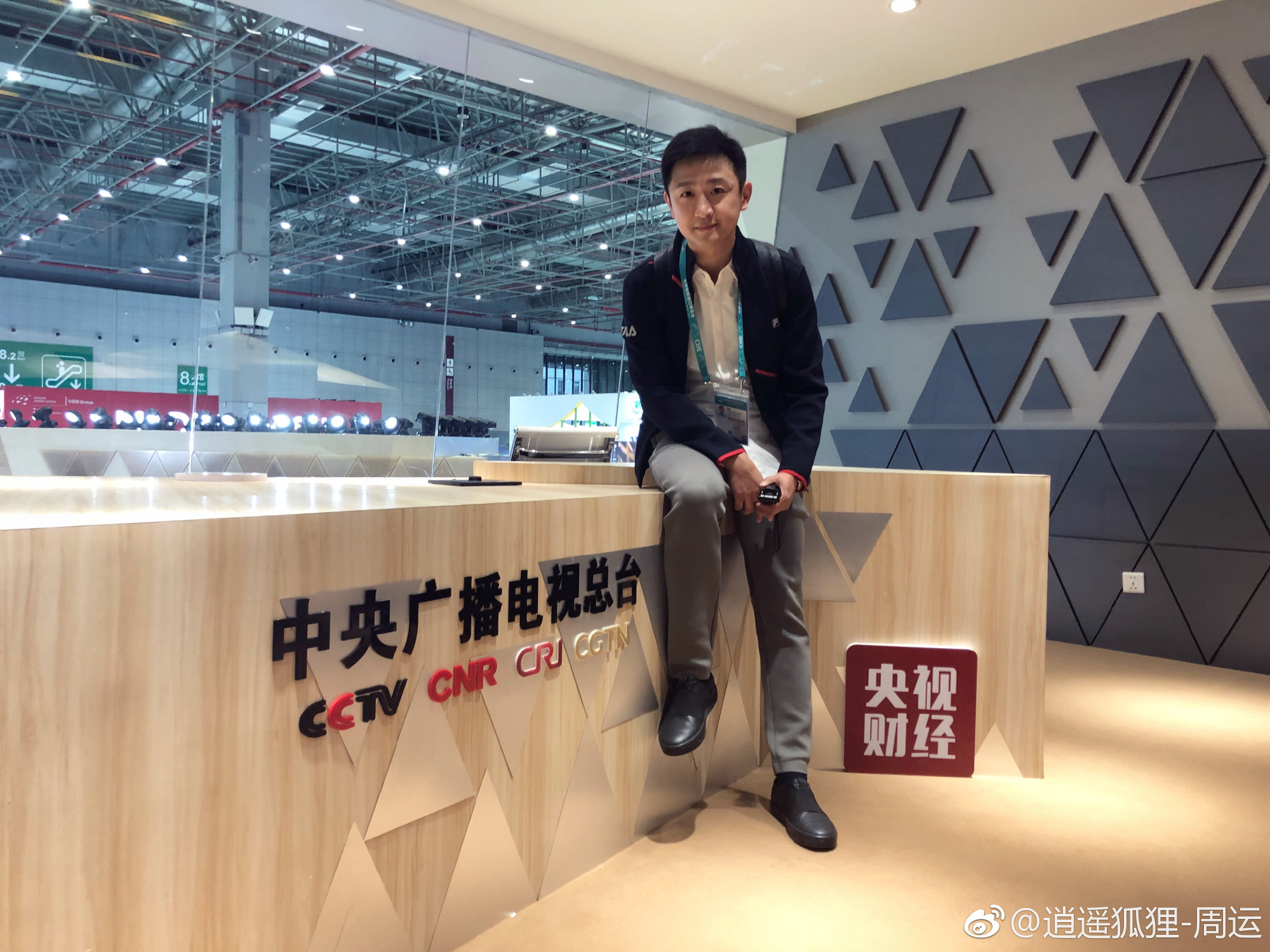 央视财经主播周运直播互动一个半小时,评论区排队八卦