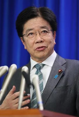 38岁有颜有才有肌肉的北海道知事帮安倍打前哨日媒惊呼未来首相出现