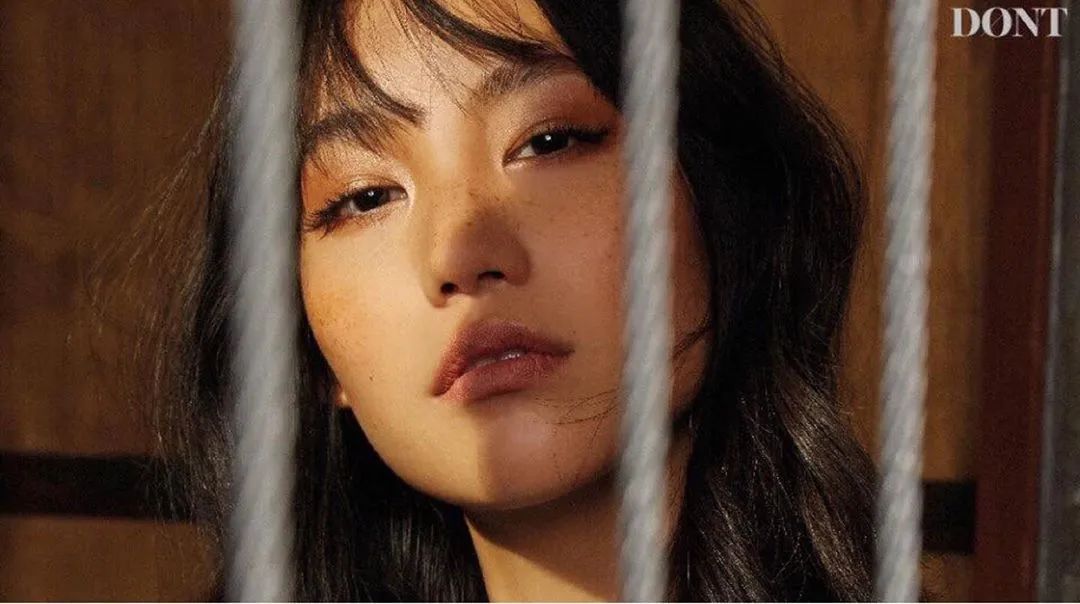 或许是那张可塑性极强的脸,chicha amatabakul呈现给大众的形象也是