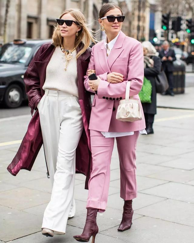 女星们都爱的同色系穿搭技巧赶紧学起来显瘦又高级