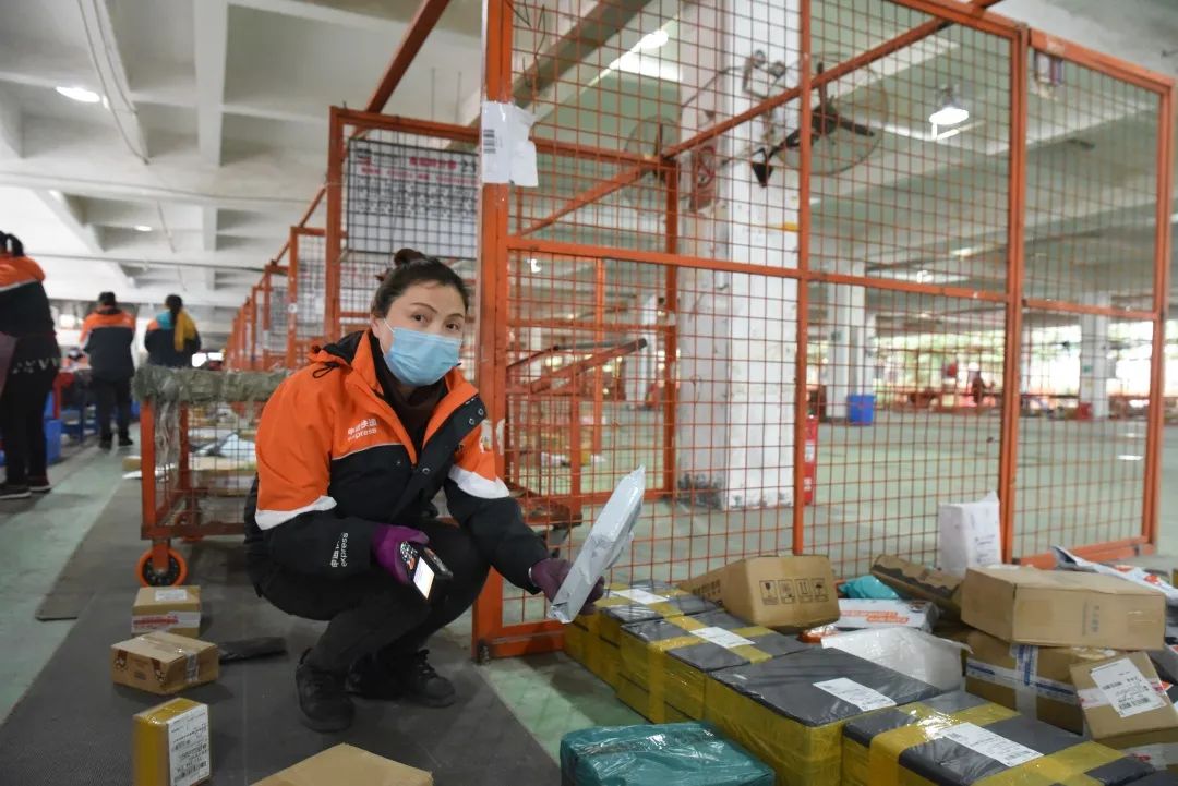 每日能扫7000票申通这个女扫描员堪称漏扫错扫绝缘体