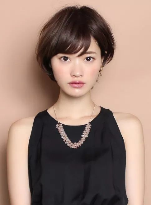 适合20多岁女生的日系短发造型