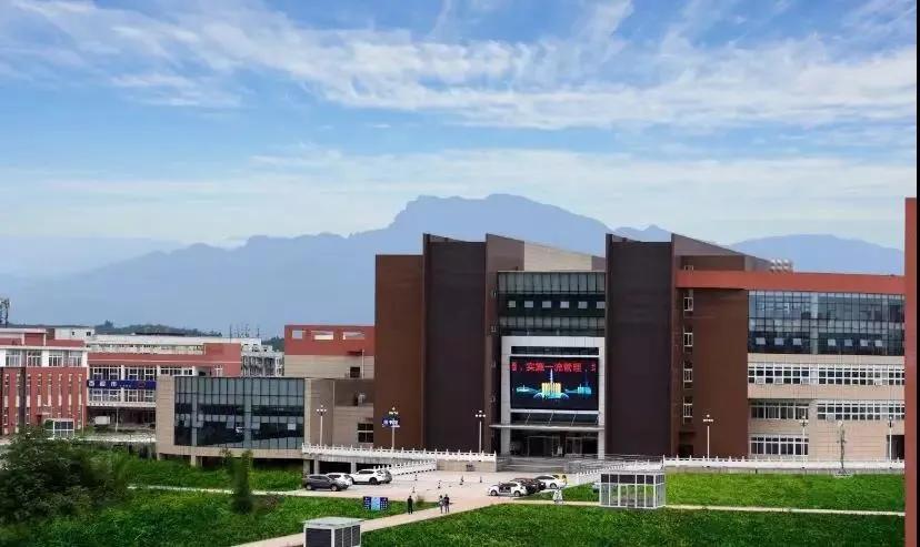 在四川乐山除了大佛和甜皮鸭我又又双叒叕被这所宝藏大学种草了