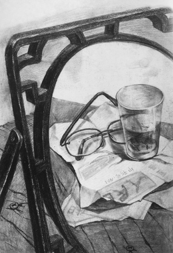 72 素描:揉皱的报纸,一玻璃杯清茶,一副老花镜72 速写:购物归来的
