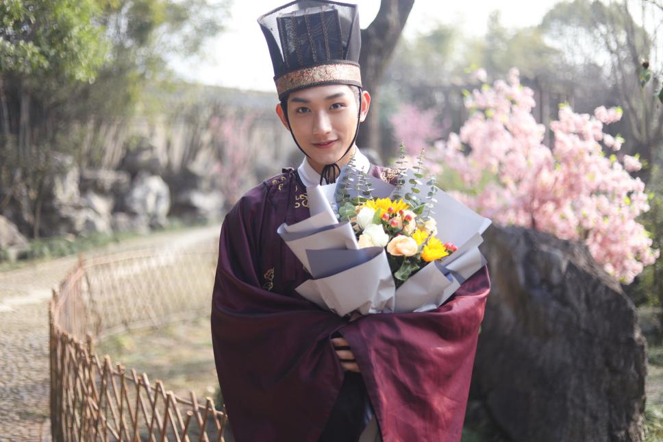 王智骞手可摘星辰开播0202欢脱上演慧眼神助攻