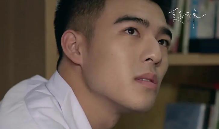 双男主之一,是三年前还叫陈世承的陈昊森这部电影主演是全新人阵容