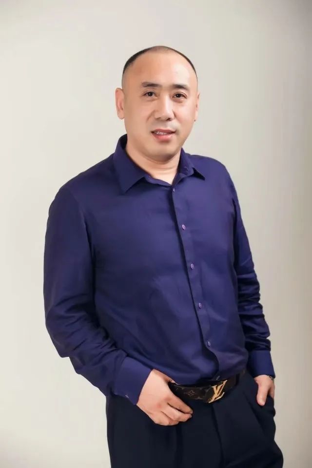 亲力亲为服务抗疫一线记湖北海逸酒店管理有限公司董事长丁洪亮