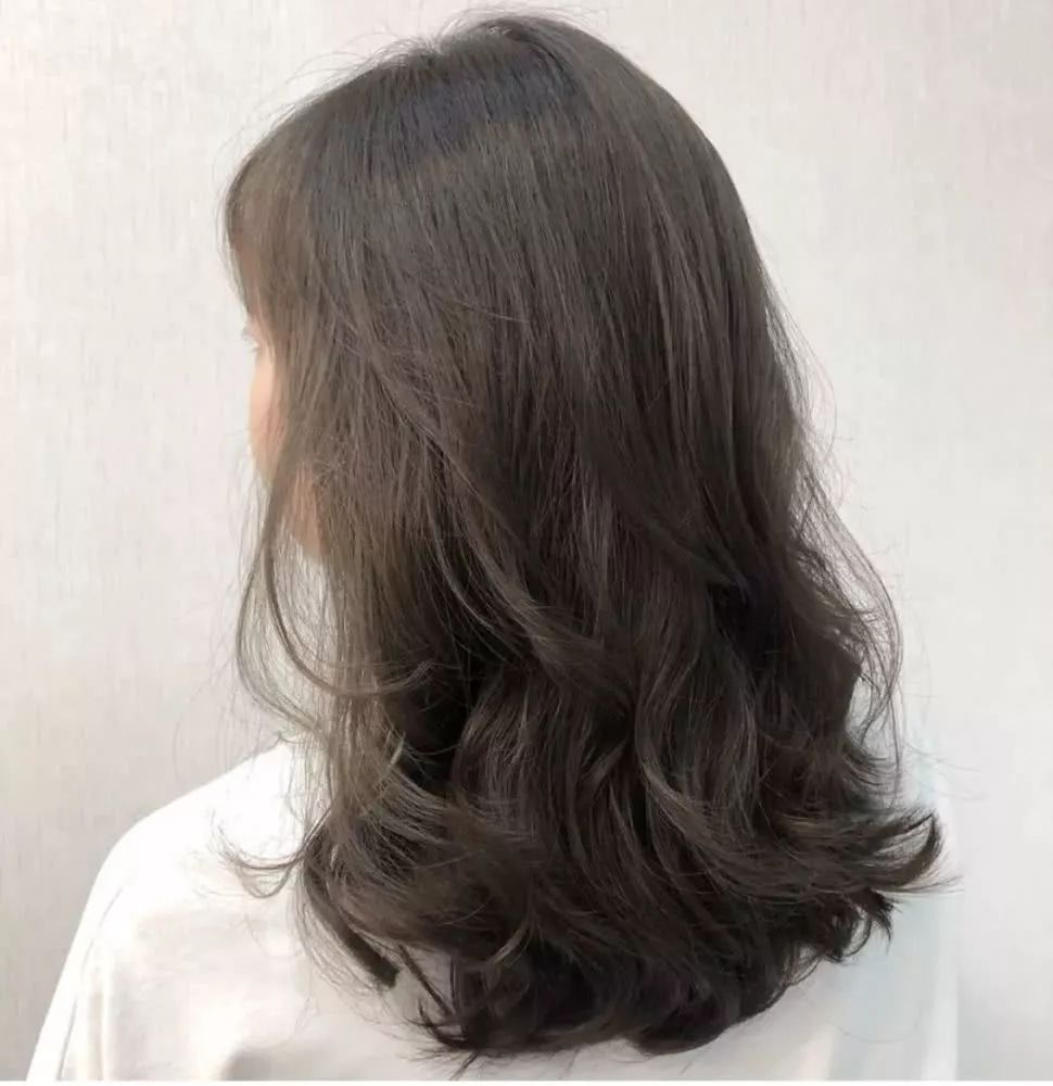 2020非常的减龄半头卷发型