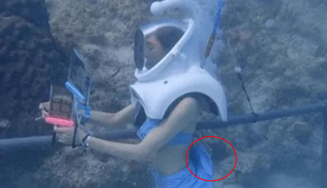 原创林志玲水下玩自拍穿泳装出镜尽显好身材对镜头比剪刀手超可爱